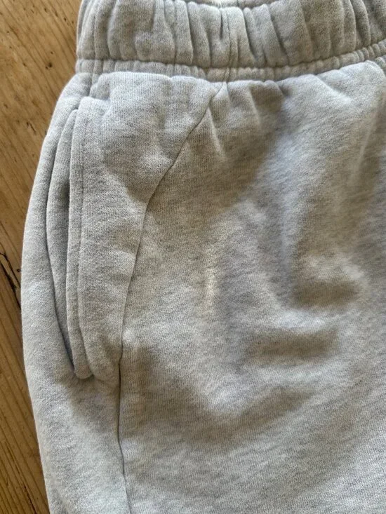 Lululemon Scuba Mid-Rise Oversized Jogger *Short length Heathered Grey Size S - Picture 3 of 6
